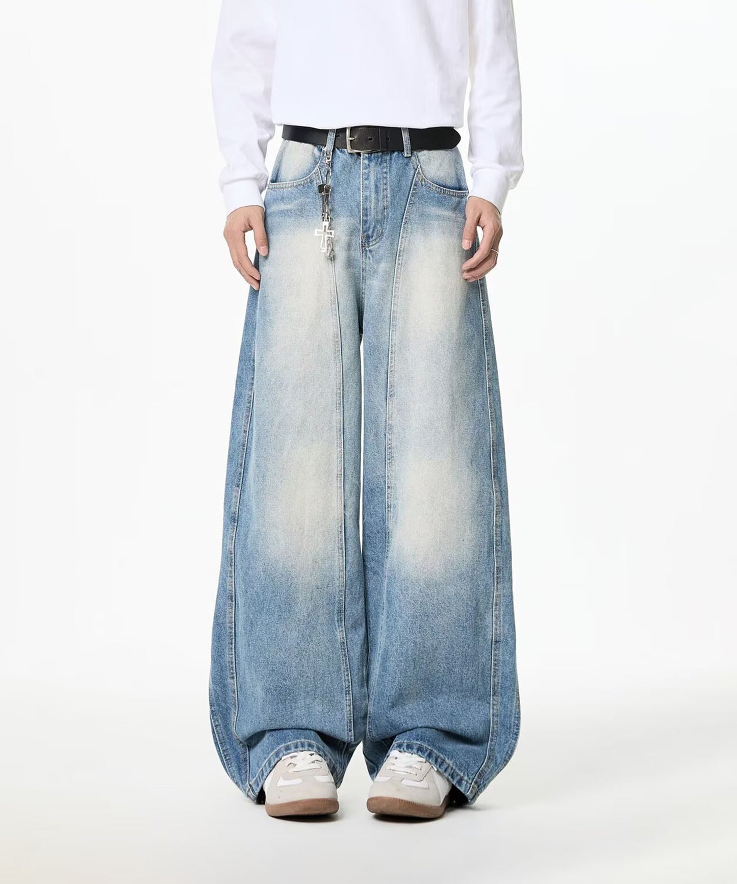 VINTAGE WASHED CURVED DENIM