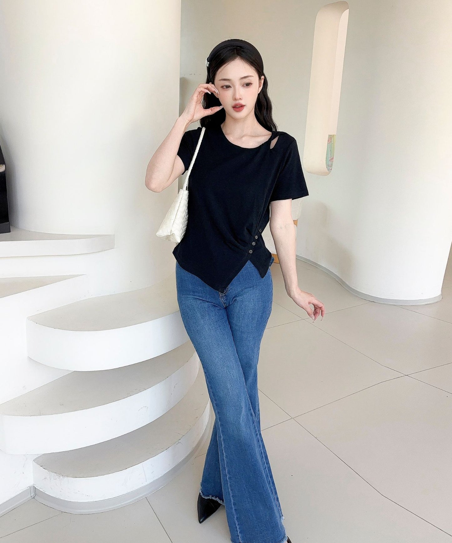 【Jasmine】カットアウトアシメトリーデザインTシャツ