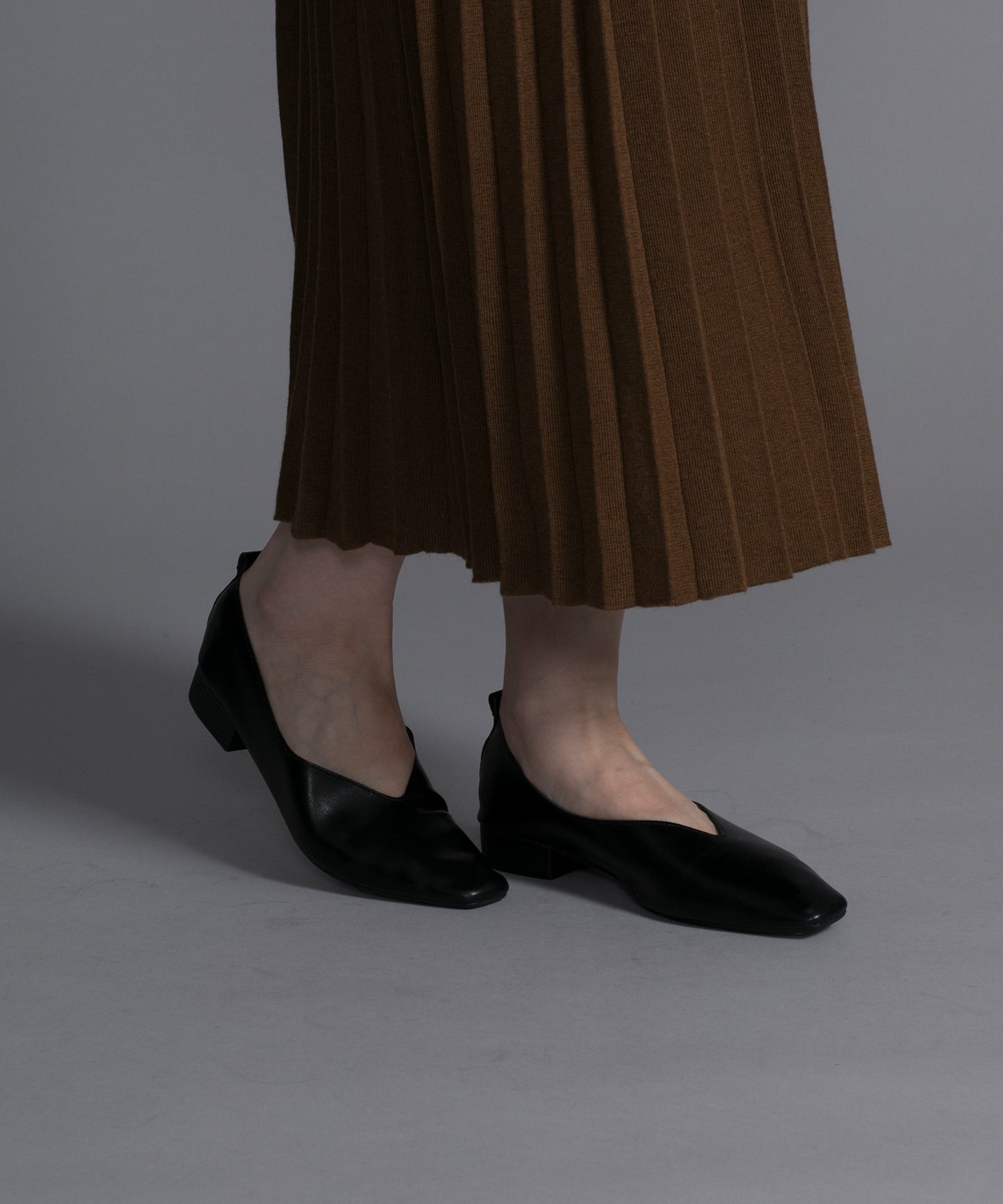 【shoes365】V型 ローヒール スクエアトゥパンプス
