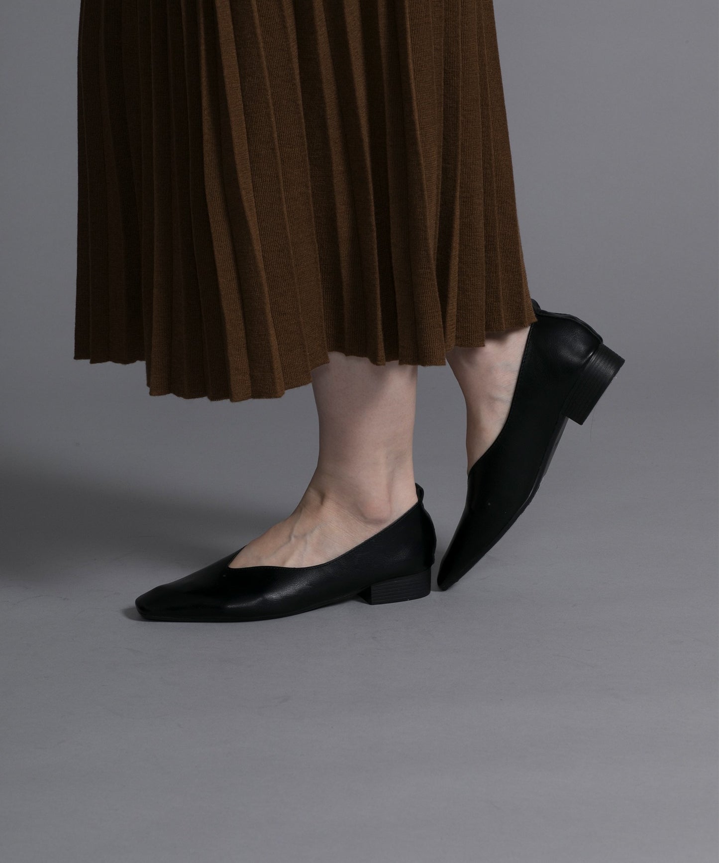 【shoes365】V型 ローヒール スクエアトゥパンプス