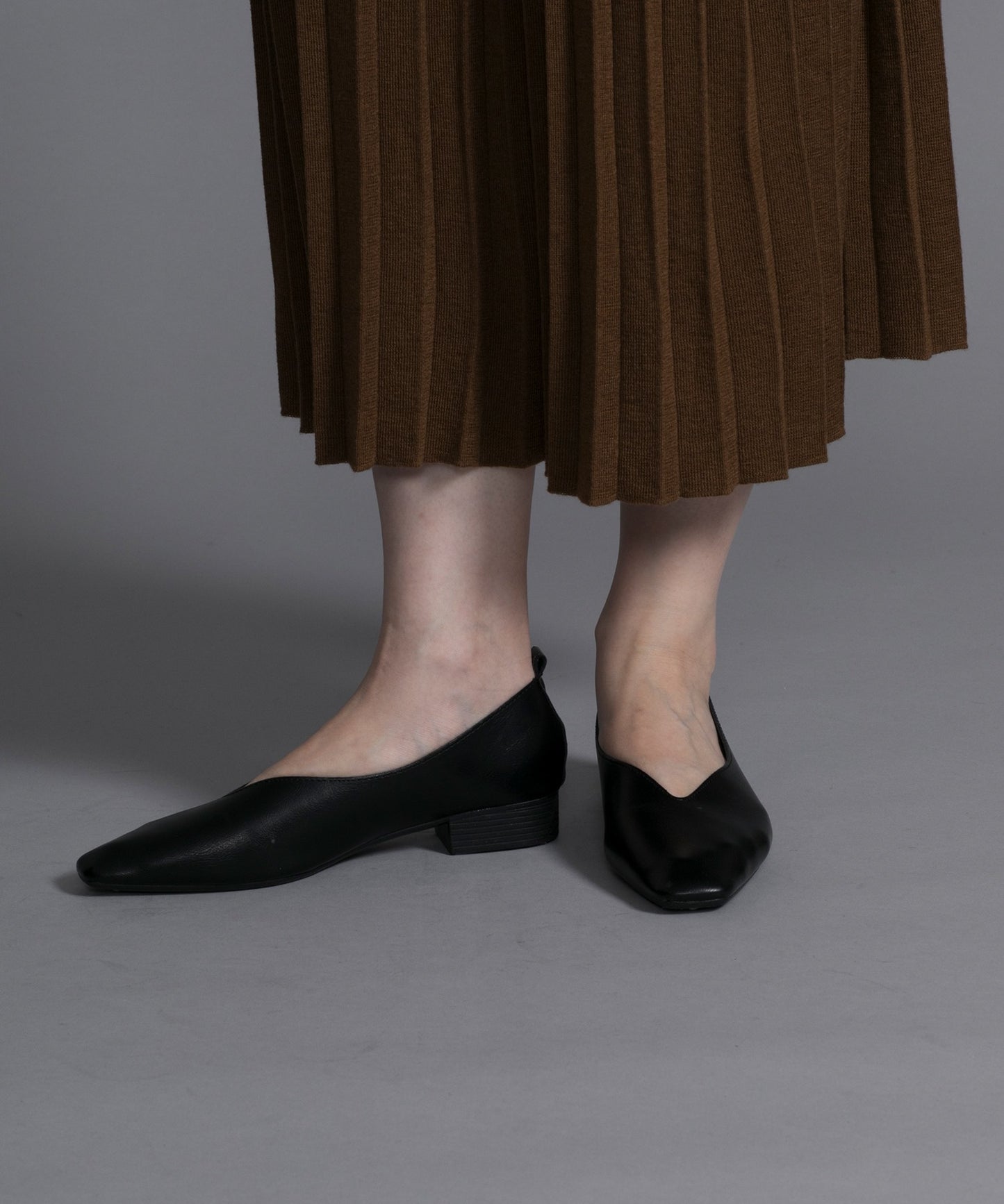 【shoes365】V型 ローヒール スクエアトゥパンプス