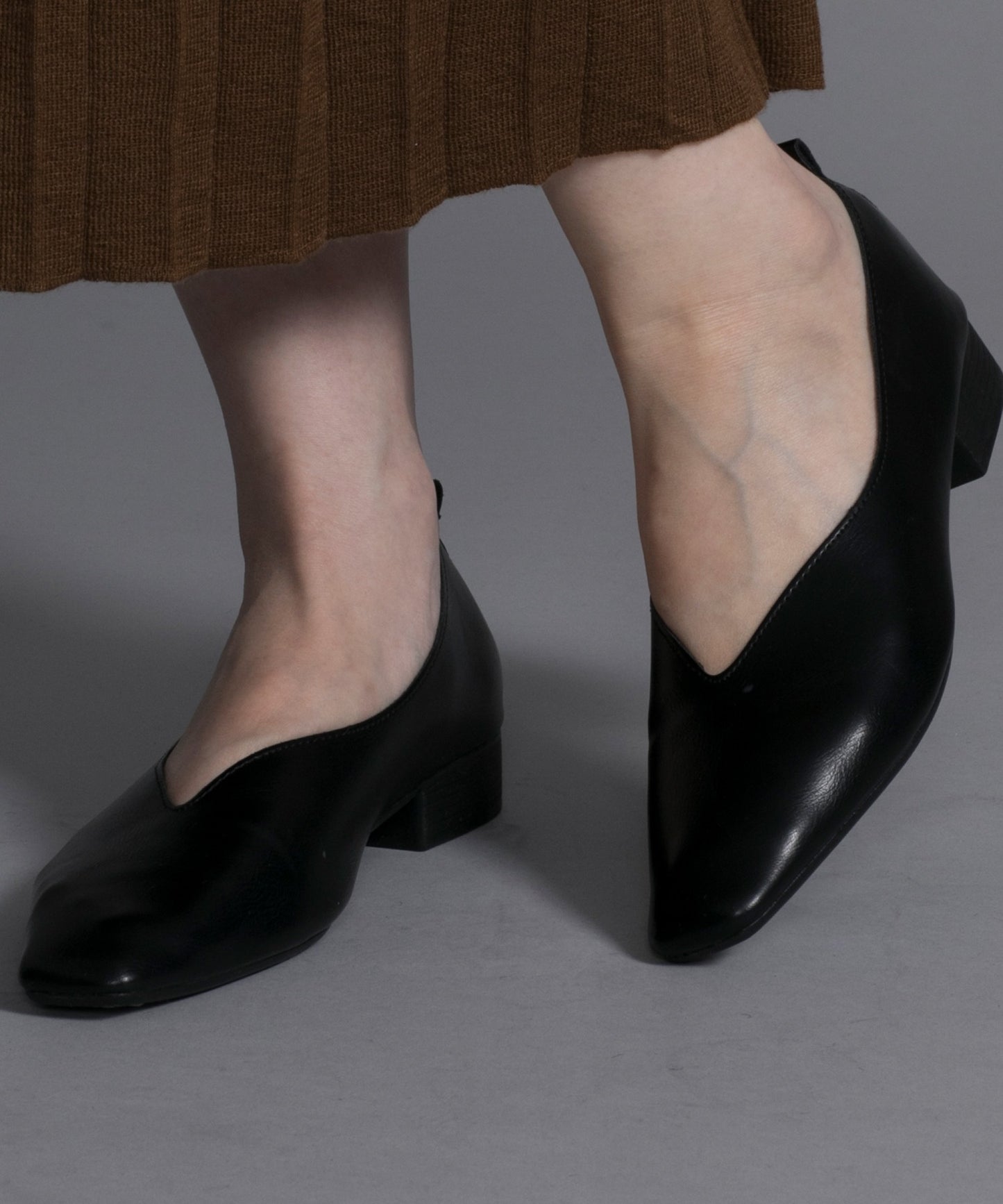 【shoes365】V型 ローヒール スクエアトゥパンプス