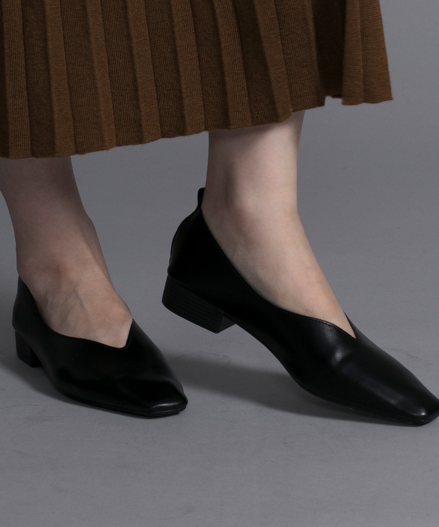 【shoes365】V型 ローヒール スクエアトゥパンプス
