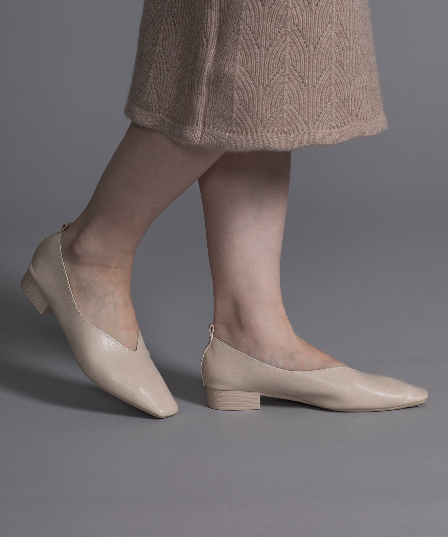 【shoes365】V型 ローヒール スクエアトゥパンプス