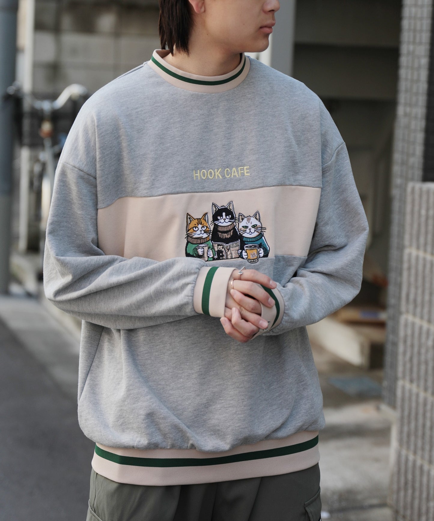 【HOOK -original- 】ニャンコカフェ~総刺繍バイカラー切り替えスウェット
