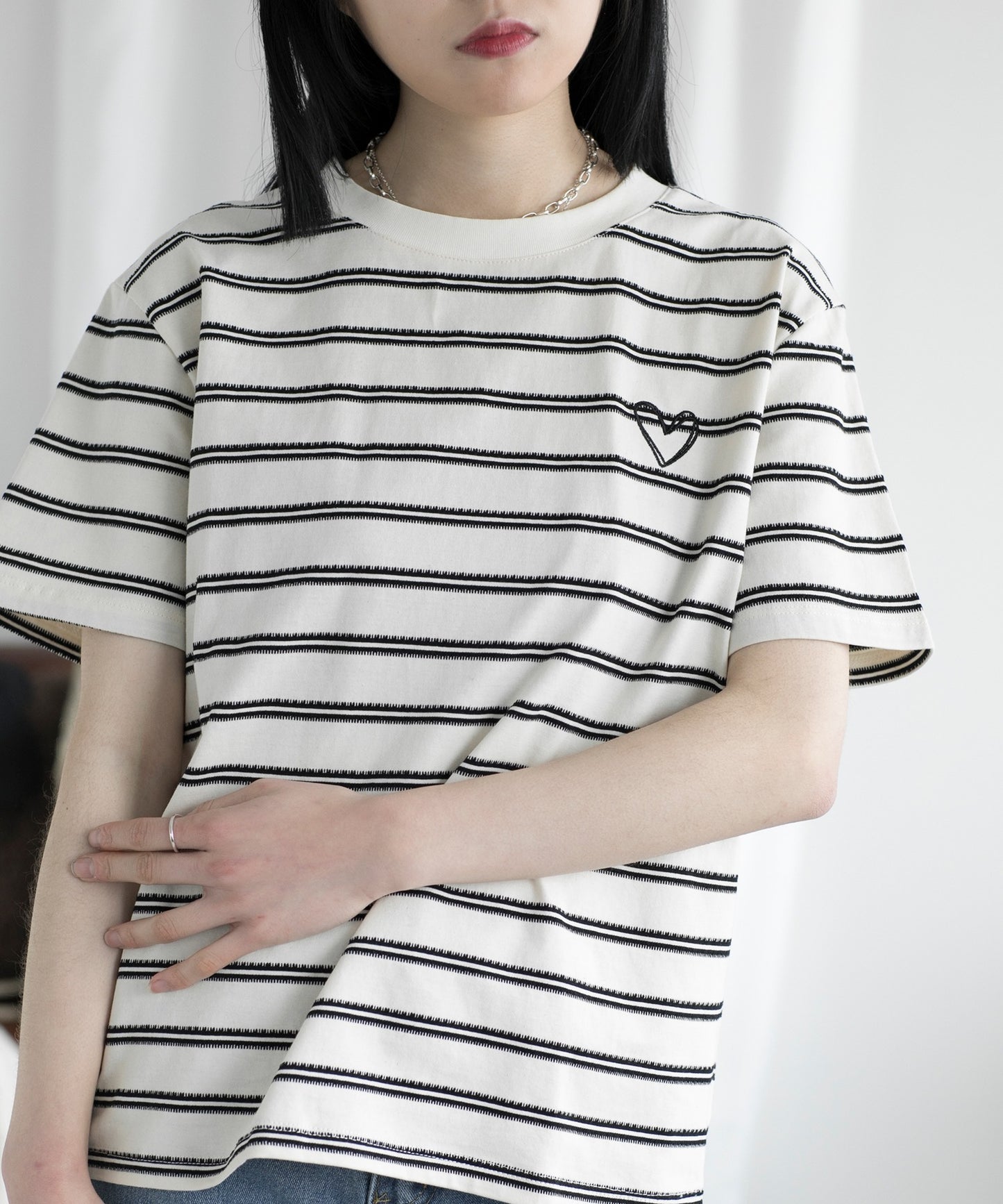 デザインボーダー ハート刺繍Tシャツ