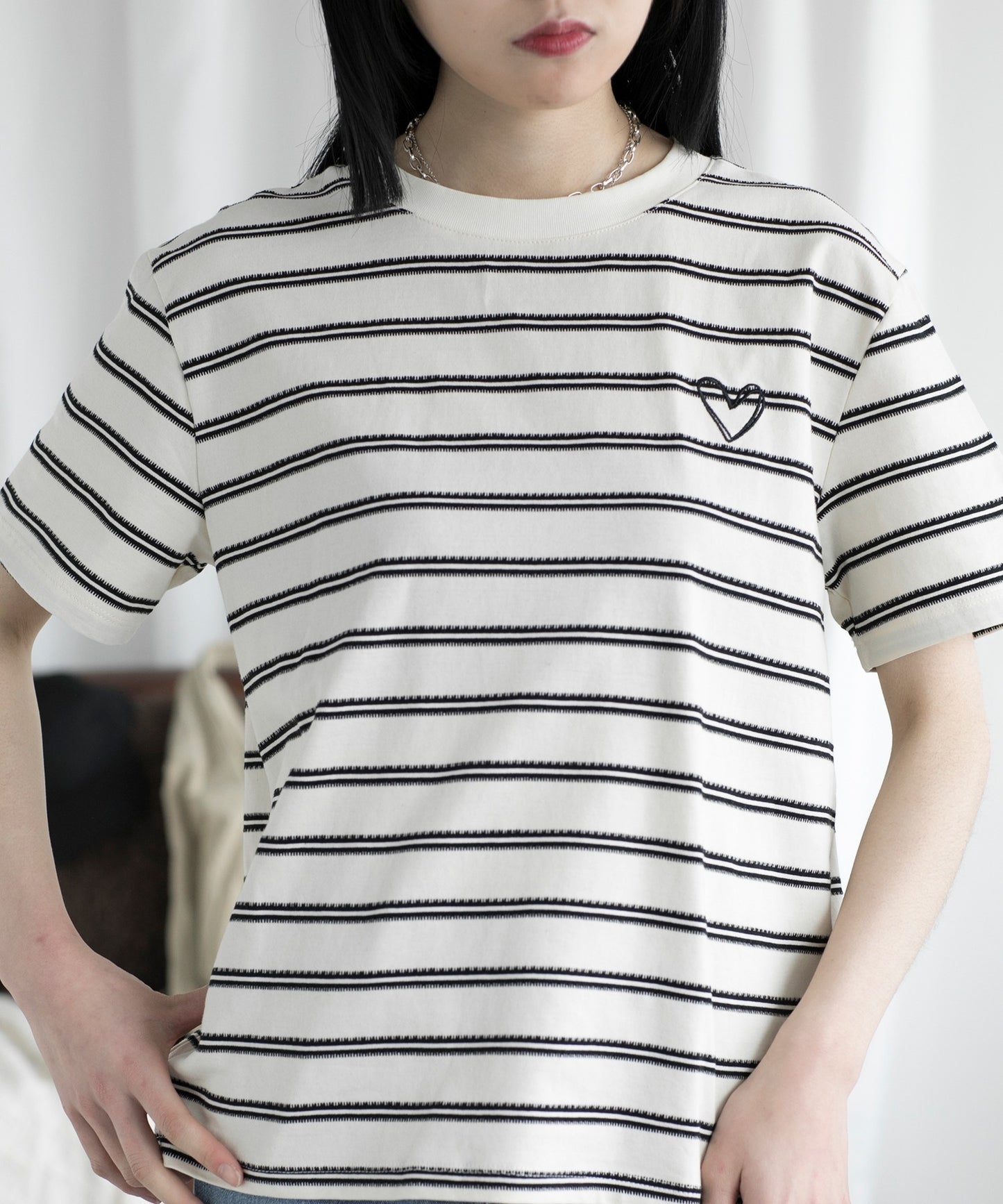 デザインボーダー ハート刺繍Tシャツ