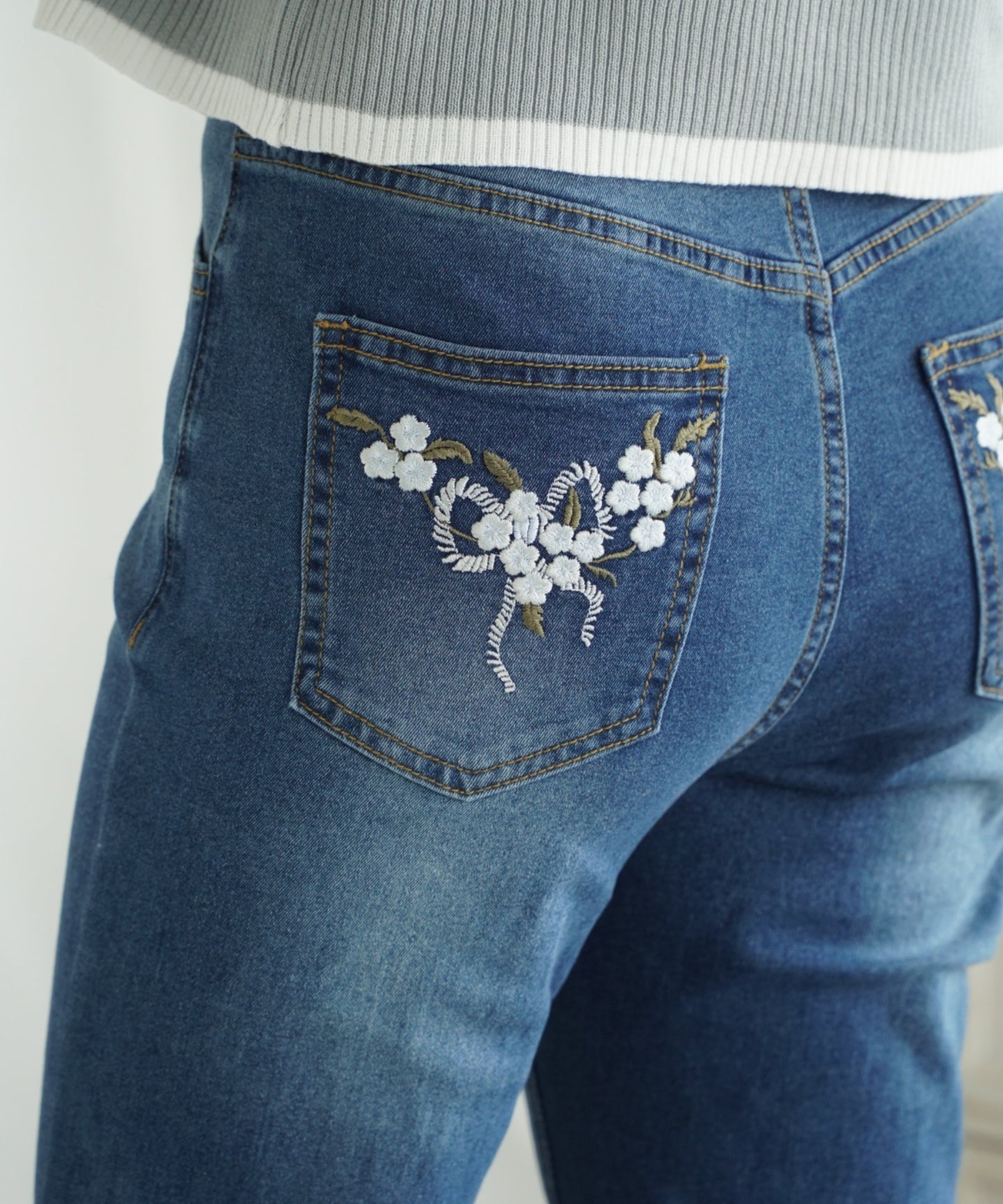 【Jasmine】フラワー刺しゅうフレアハイウエストデニムパンツ