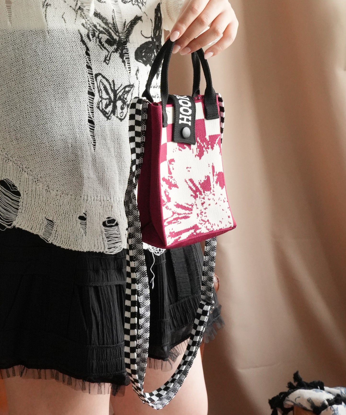 【HOOK -original-】ポップマーガレット総柄ミニショルダーバッグスマホバッグ
