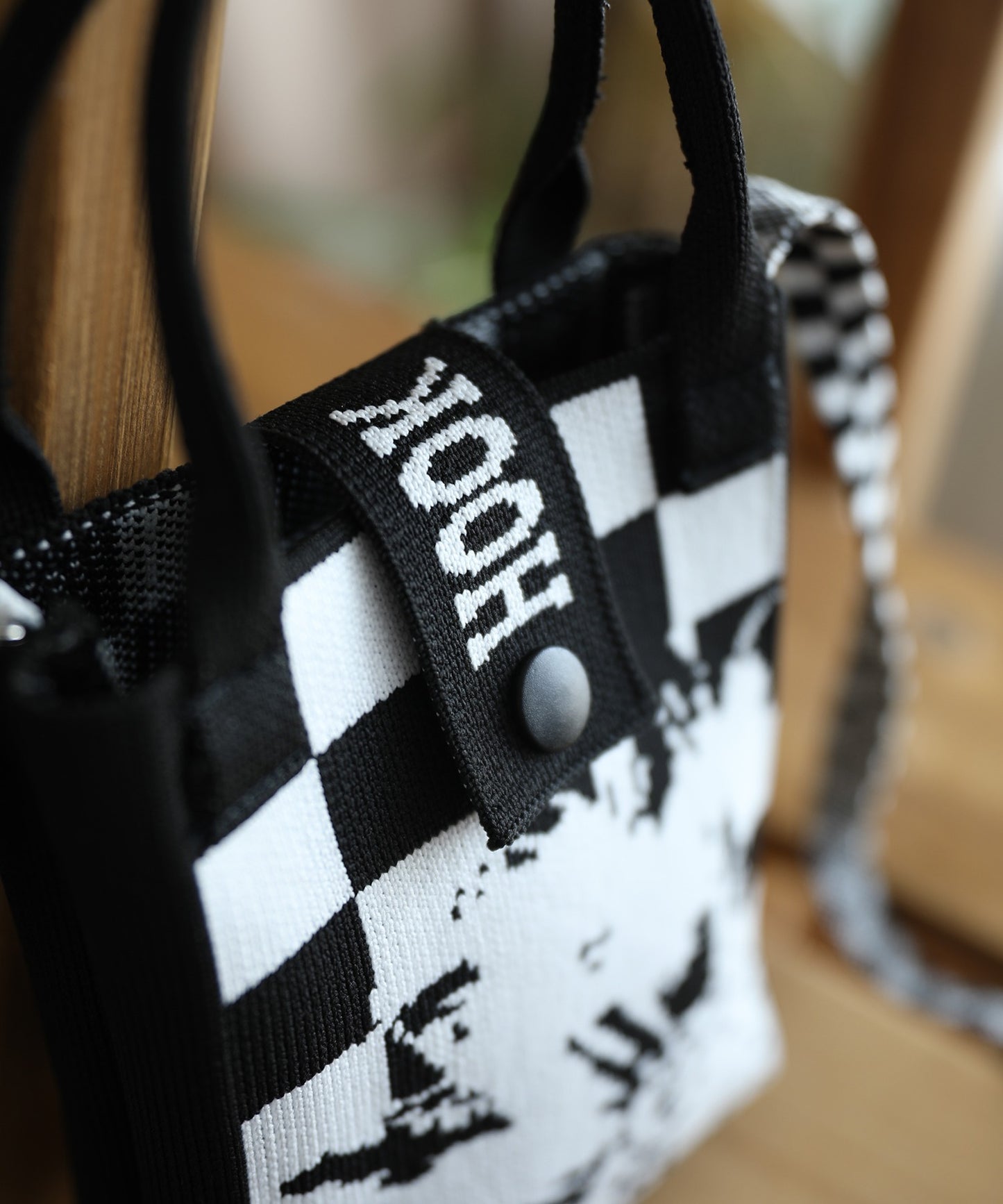【HOOK -original-】ポップマーガレット総柄ミニショルダーバッグスマホバッグ