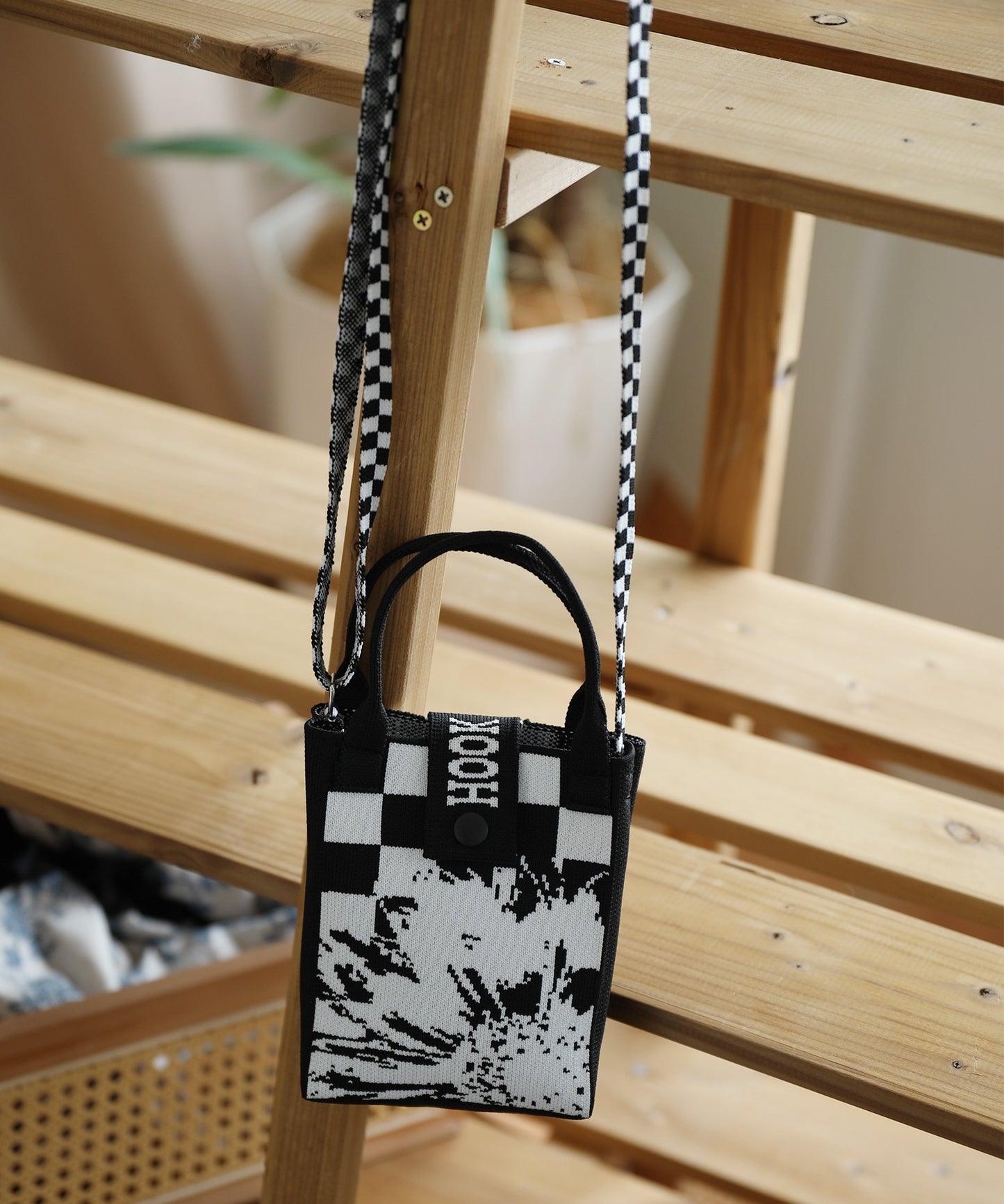 【HOOK -original-】ポップマーガレット総柄ミニショルダーバッグスマホバッグ