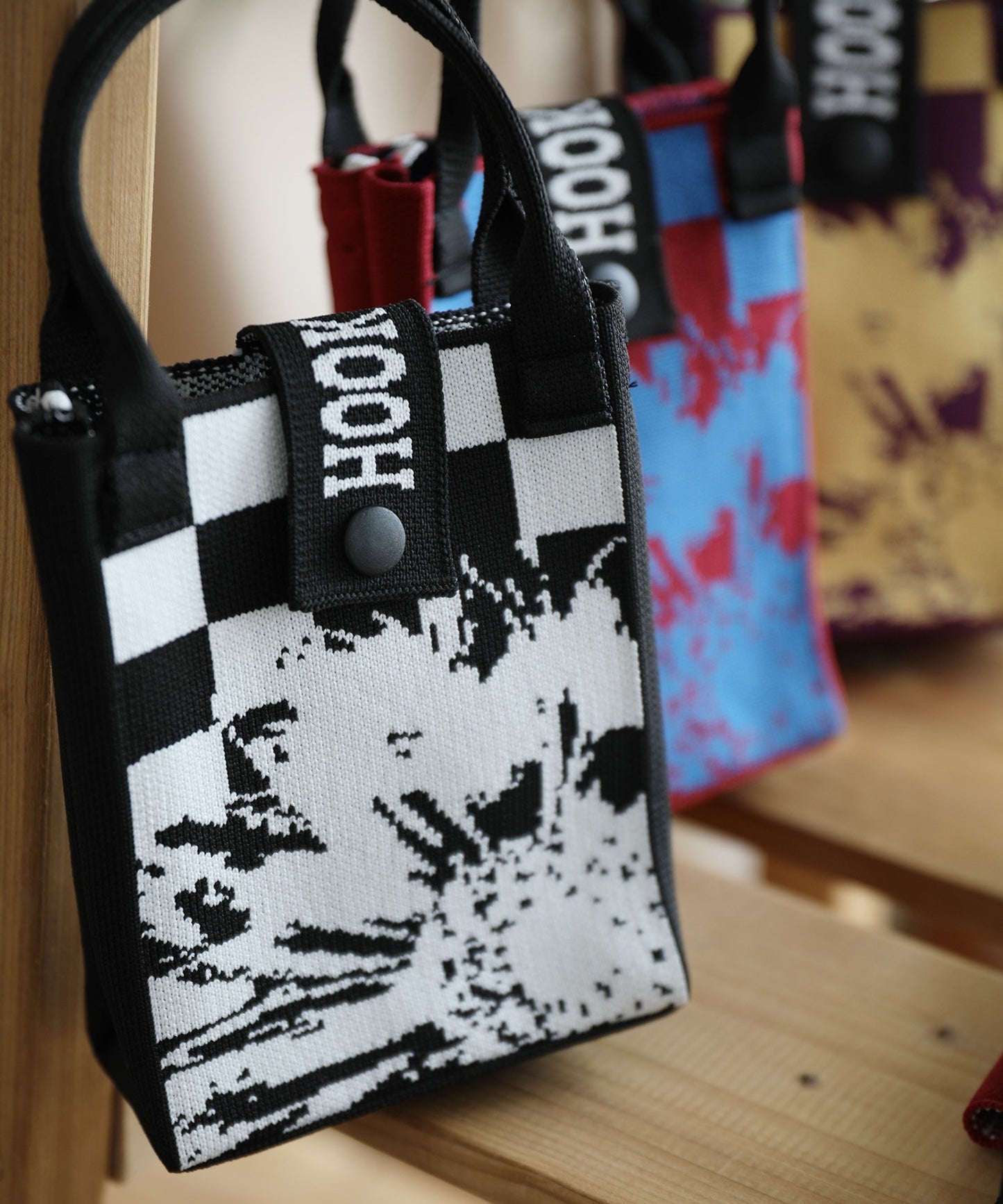 【HOOK -original-】ポップマーガレット総柄ミニショルダーバッグスマホバッグ