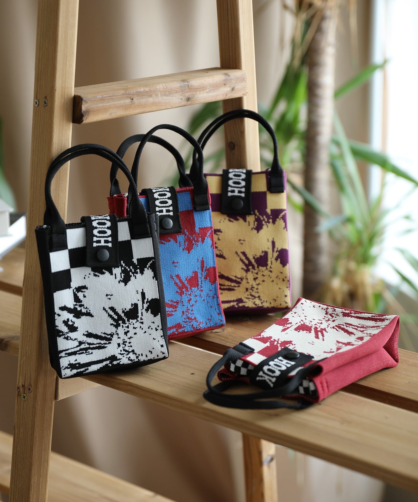 【HOOK -original-】ポップマーガレット総柄ミニショルダーバッグスマホバッグ