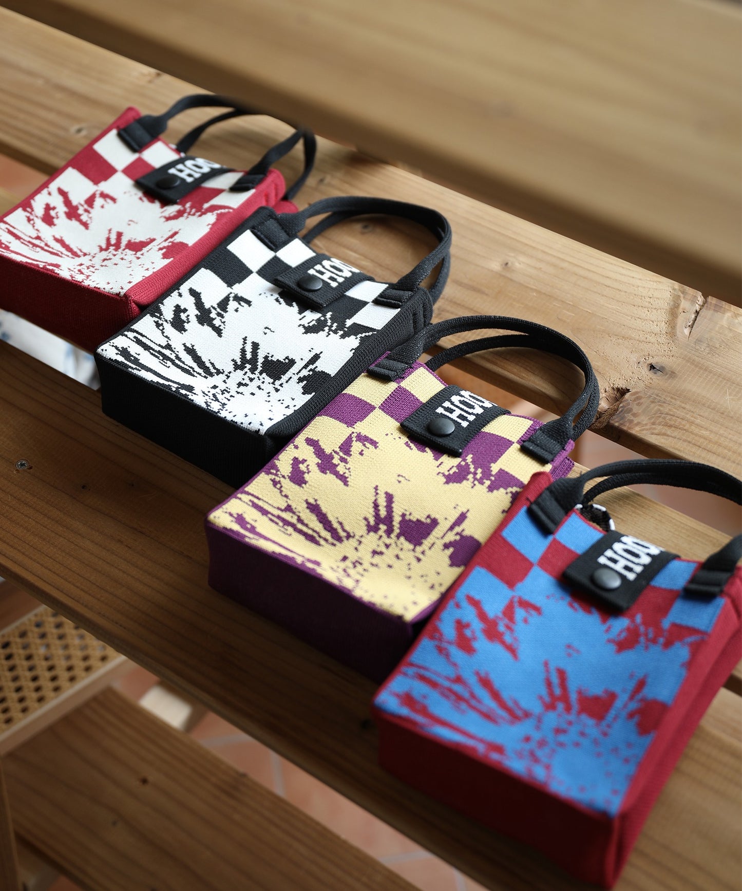 【HOOK -original-】ポップマーガレット総柄ミニショルダーバッグスマホバッグ