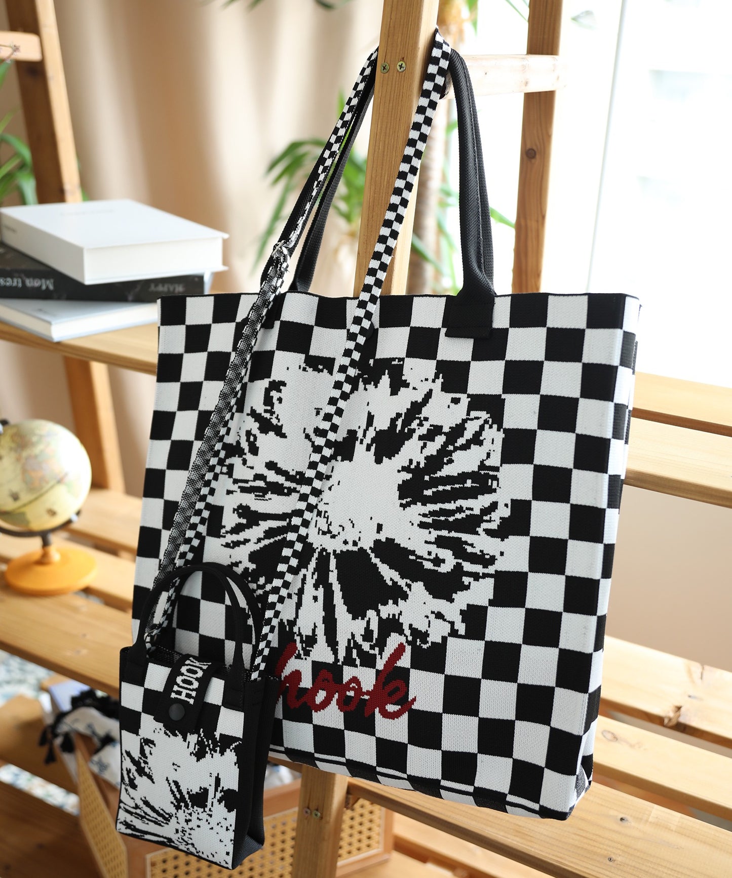 【HOOK -original-】ポップマーガレット総柄ミニショルダーバッグスマホバッグ