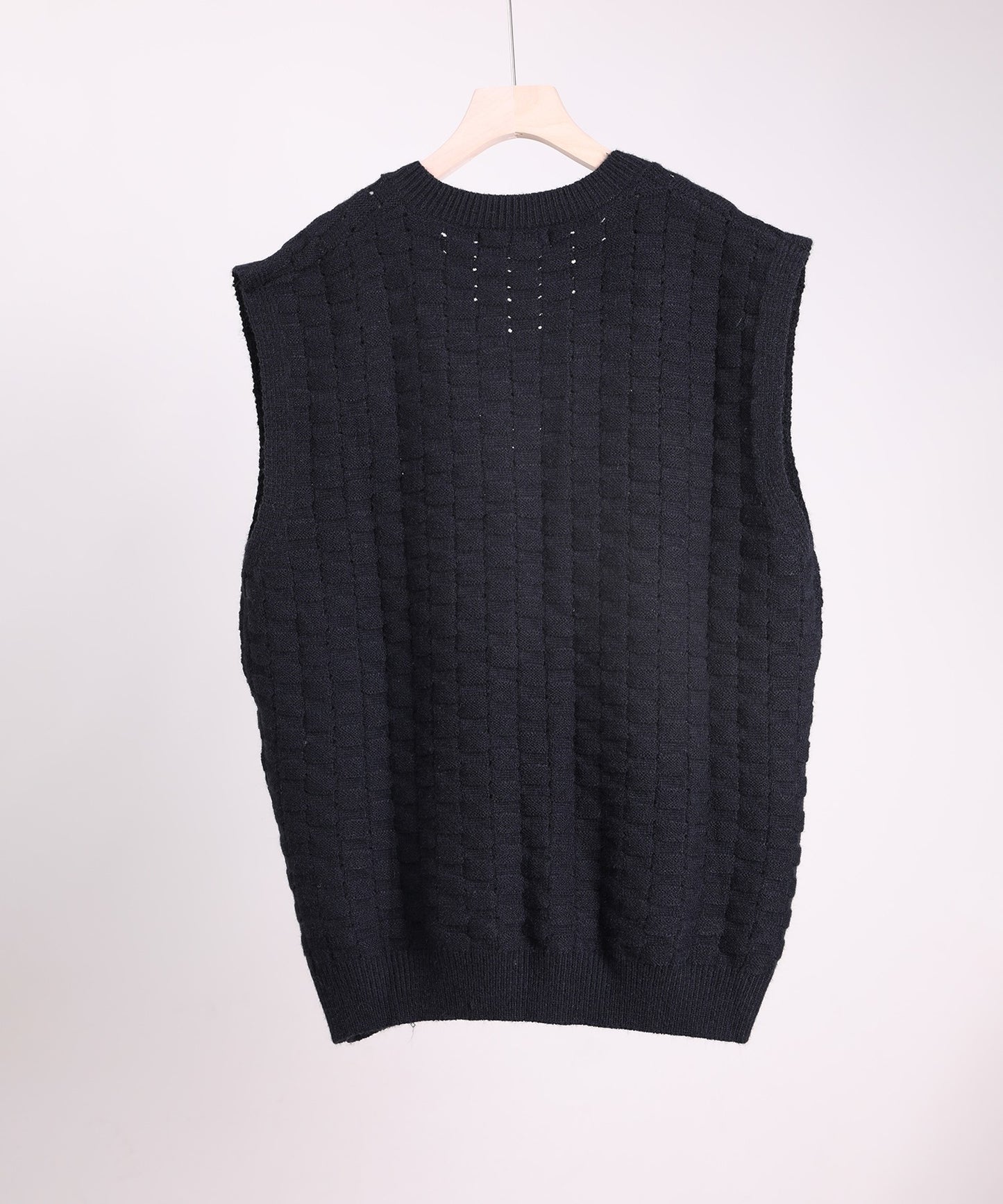 【aimoha neo】 Textured V-Neck Knit Vest
