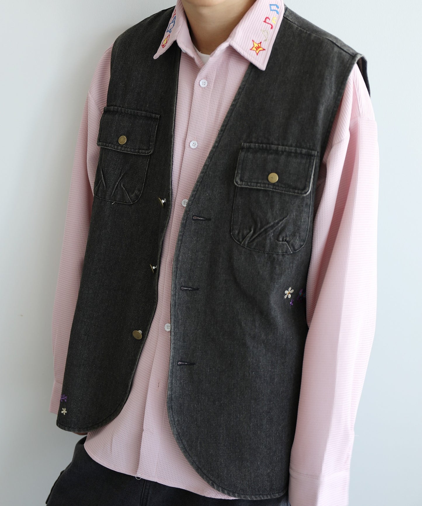 【HOOK -original- 】レトロ調花刺繍vネックデニムベスト