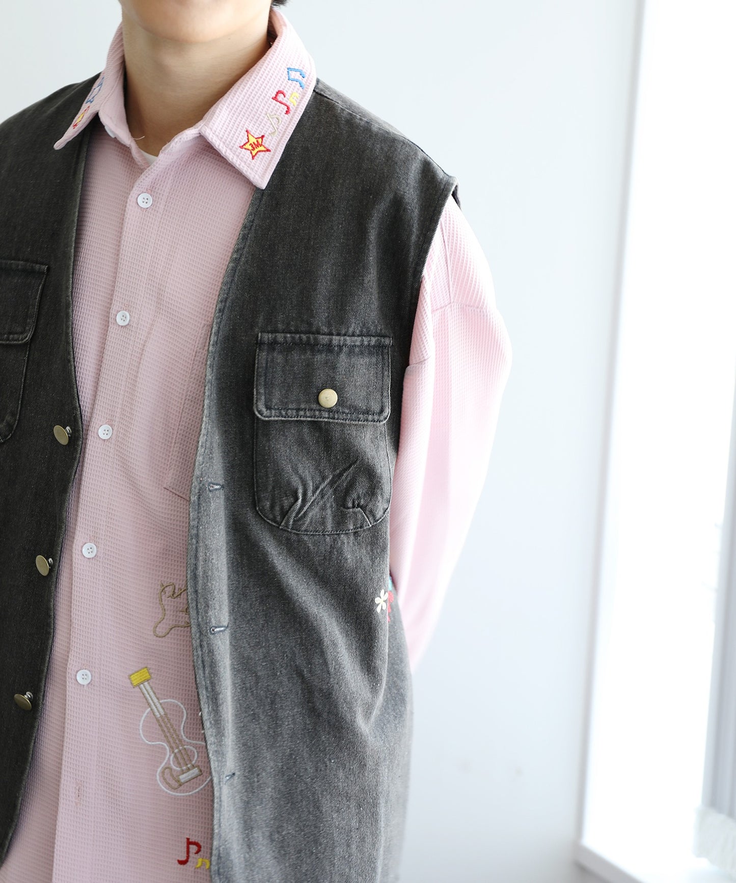 【HOOK -original- 】レトロ調花刺繍vネックデニムベスト