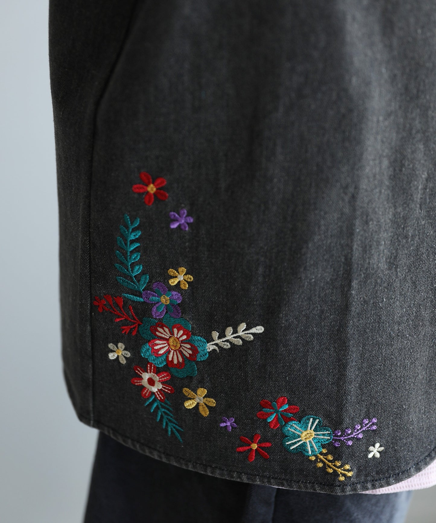 【HOOK -original- 】レトロ調花刺繍vネックデニムベスト