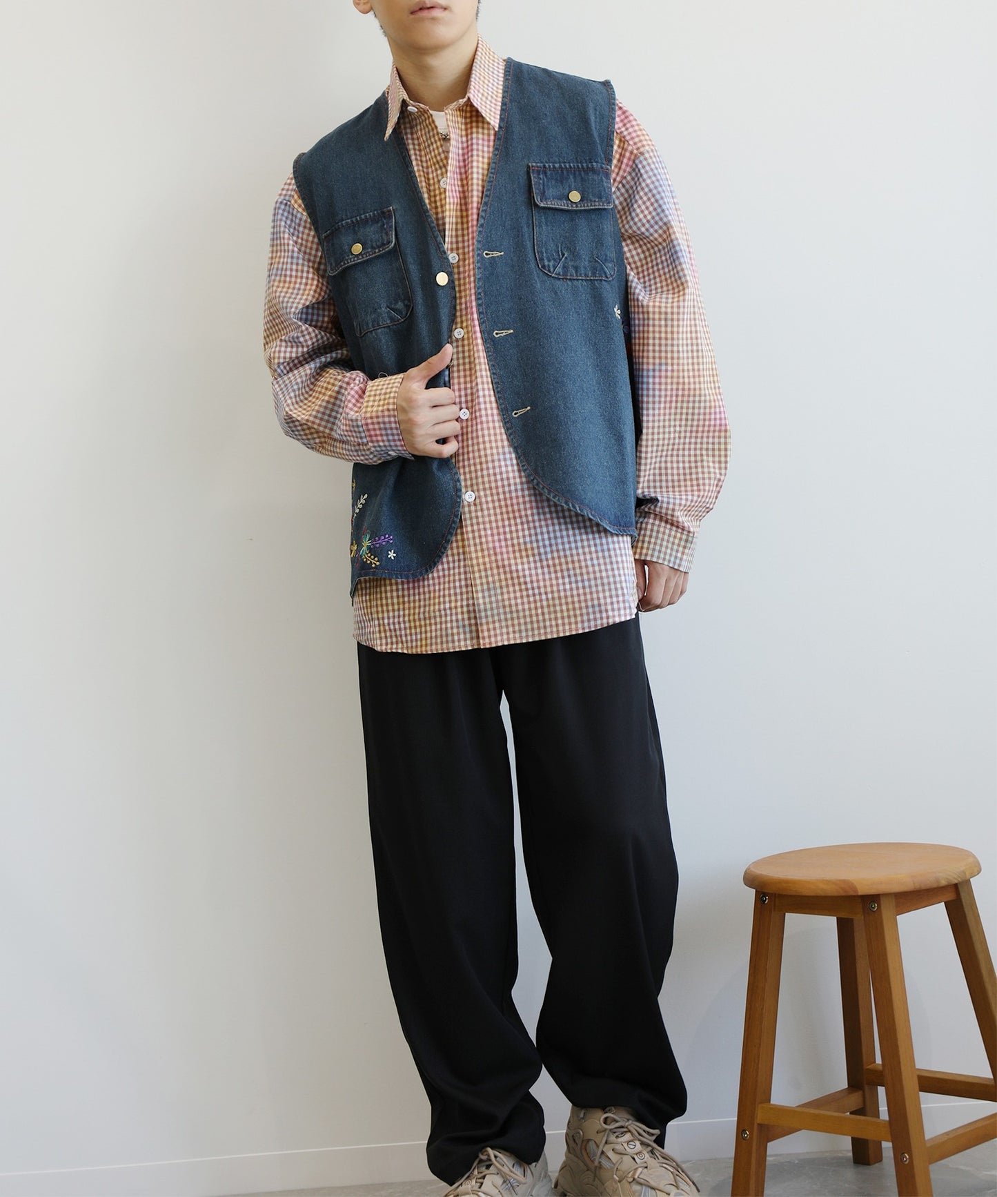 【HOOK -original- 】レトロ調花刺繍vネックデニムベスト