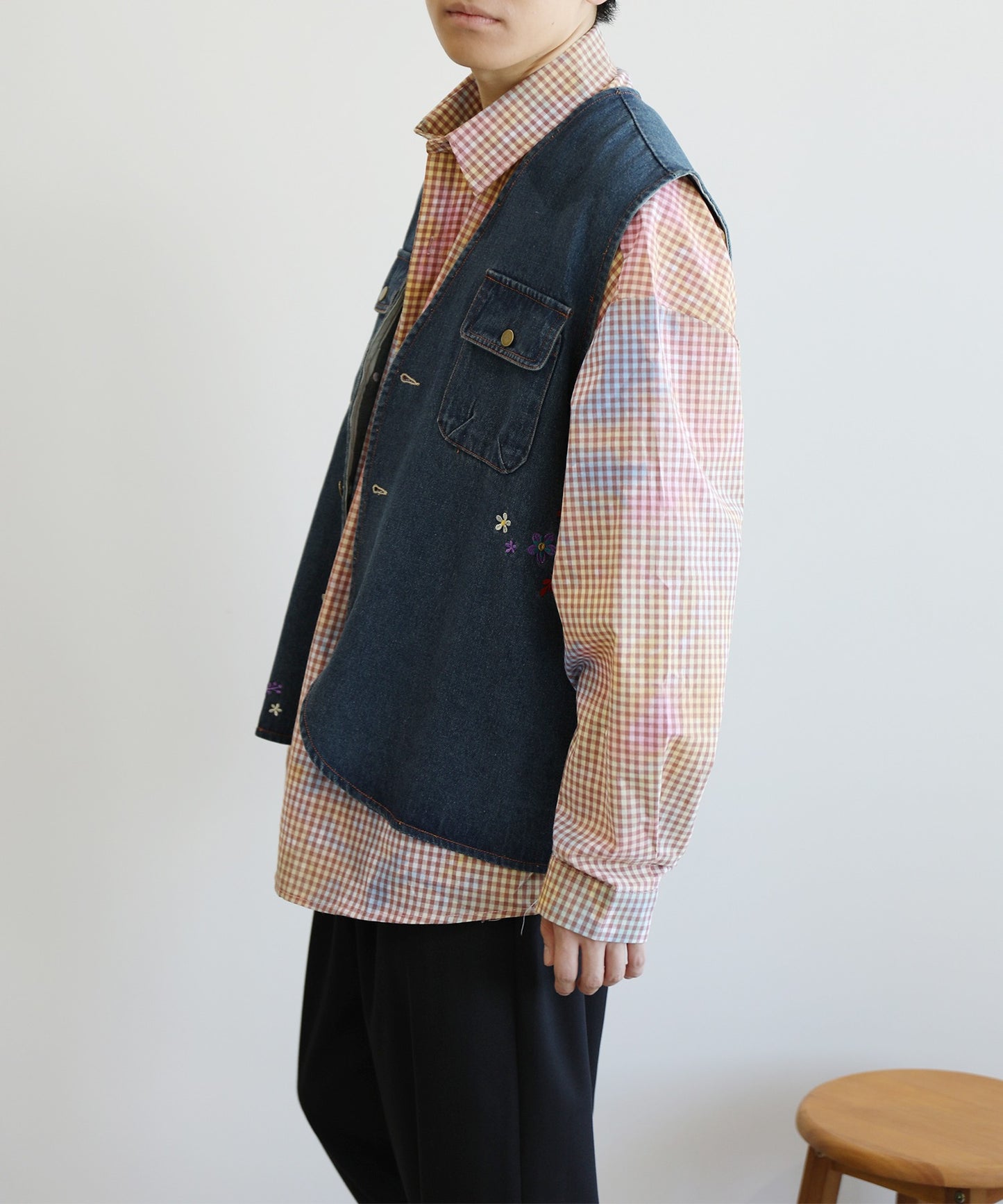 【HOOK -original- 】レトロ調花刺繍vネックデニムベスト
