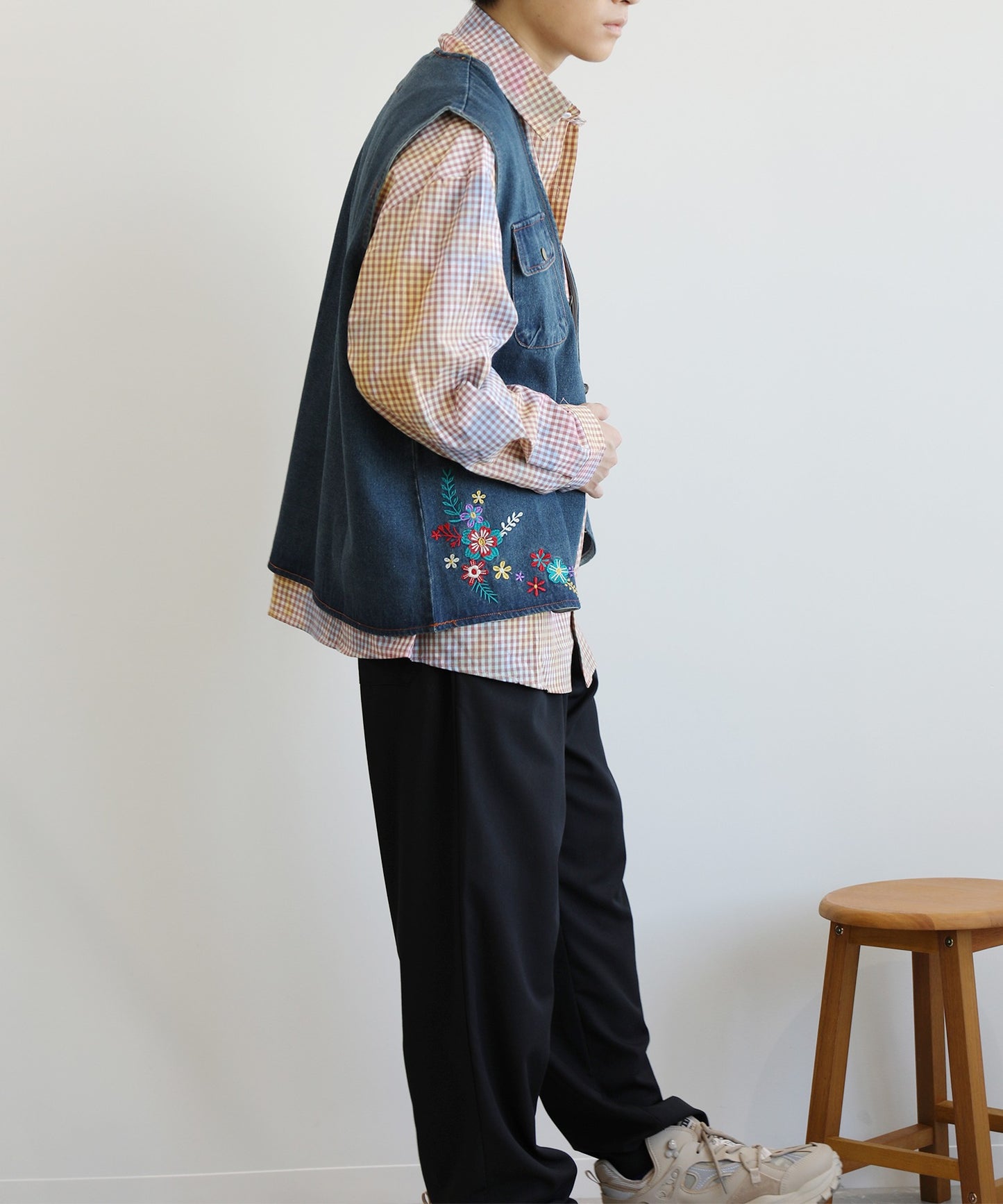 【HOOK -original- 】レトロ調花刺繍vネックデニムベスト
