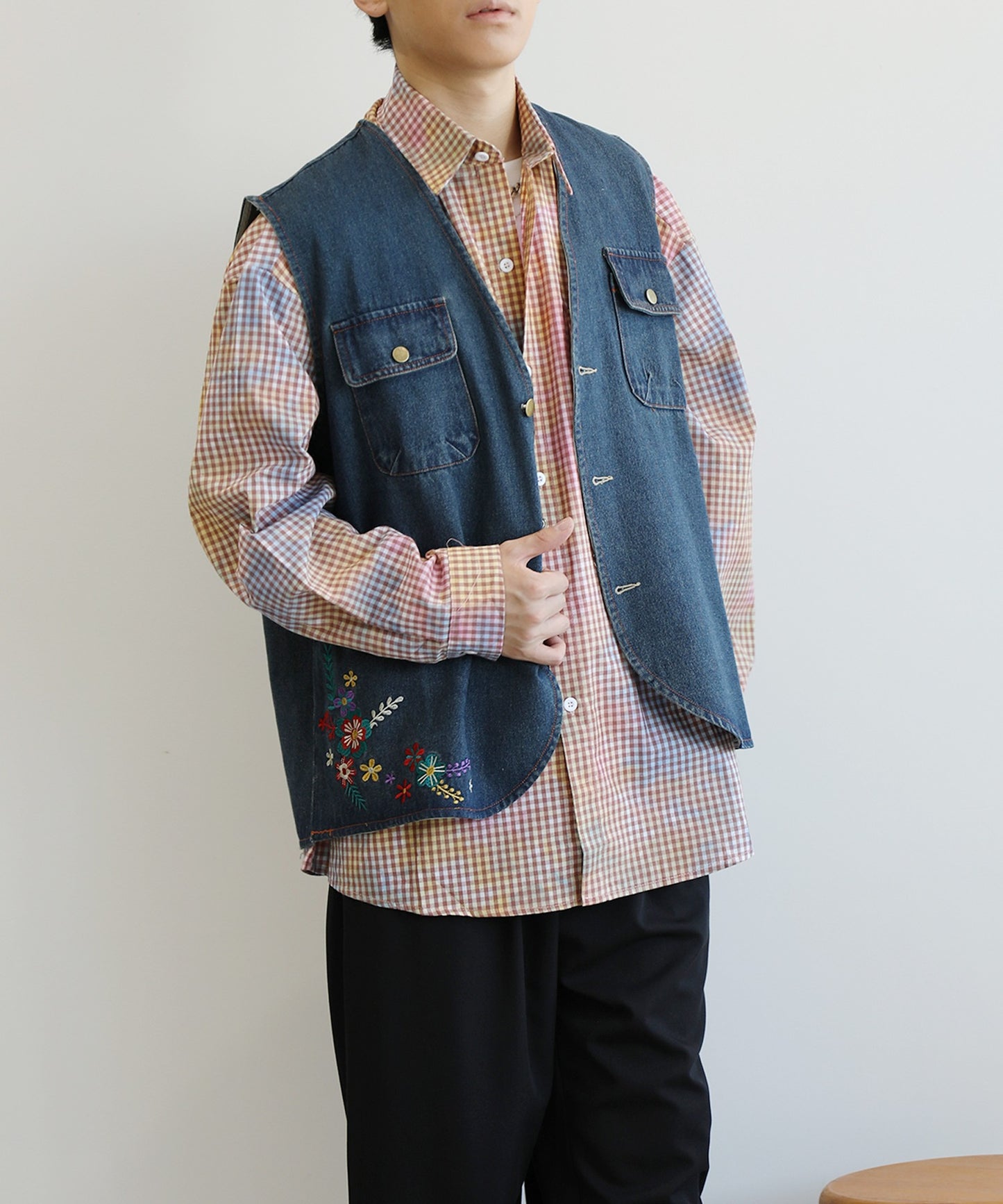 【HOOK -original- 】レトロ調花刺繍vネックデニムベスト