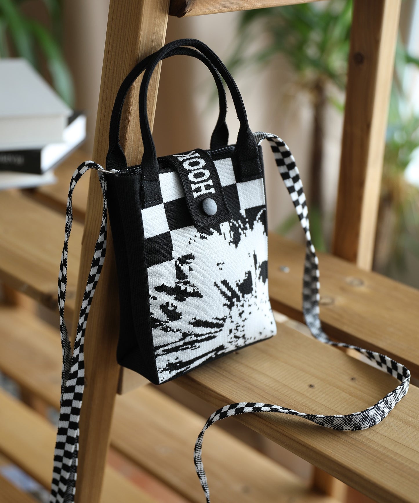 【HOOK -original-】ポップマーガレット総柄ミニショルダーバッグスマホバッグ