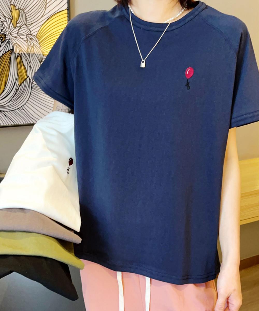 花のポイントプリントTシャツ