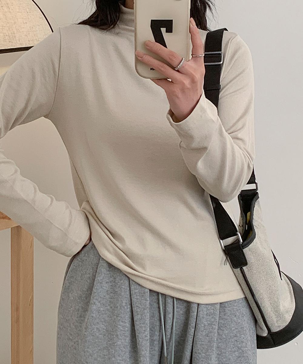 ハイネックリブニット
