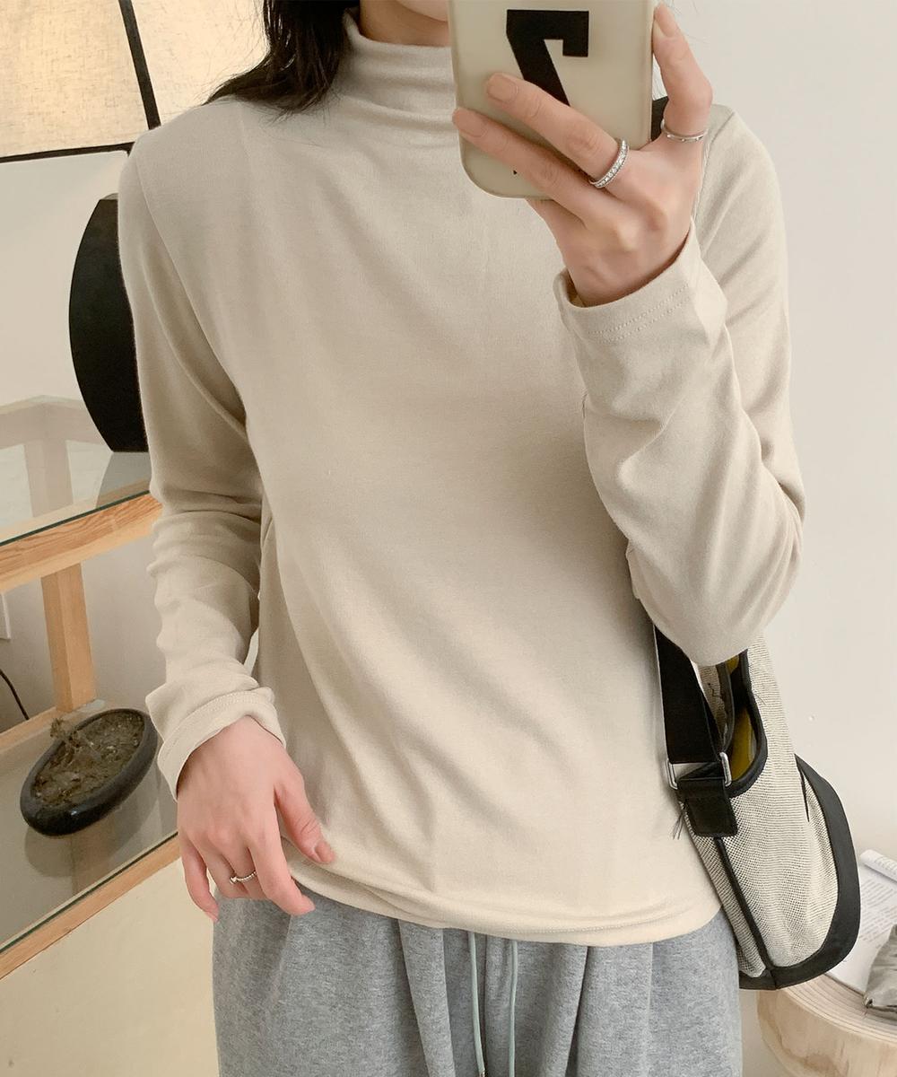 ハイネックリブニット