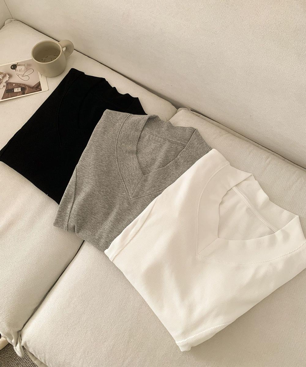 Vネックリブニット