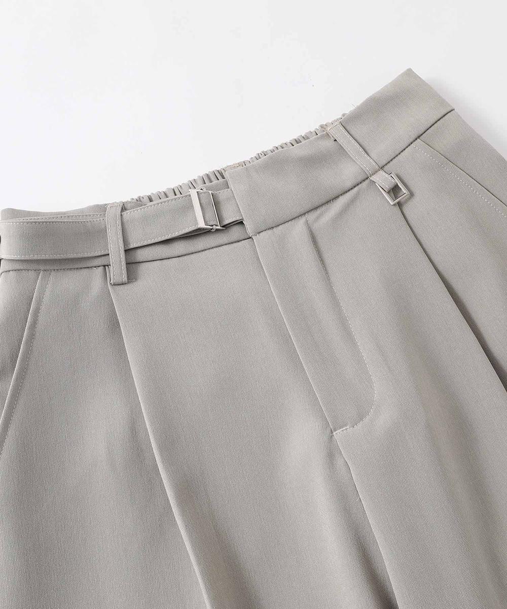 調節ベルト付きワイドタックスラックスパンツ