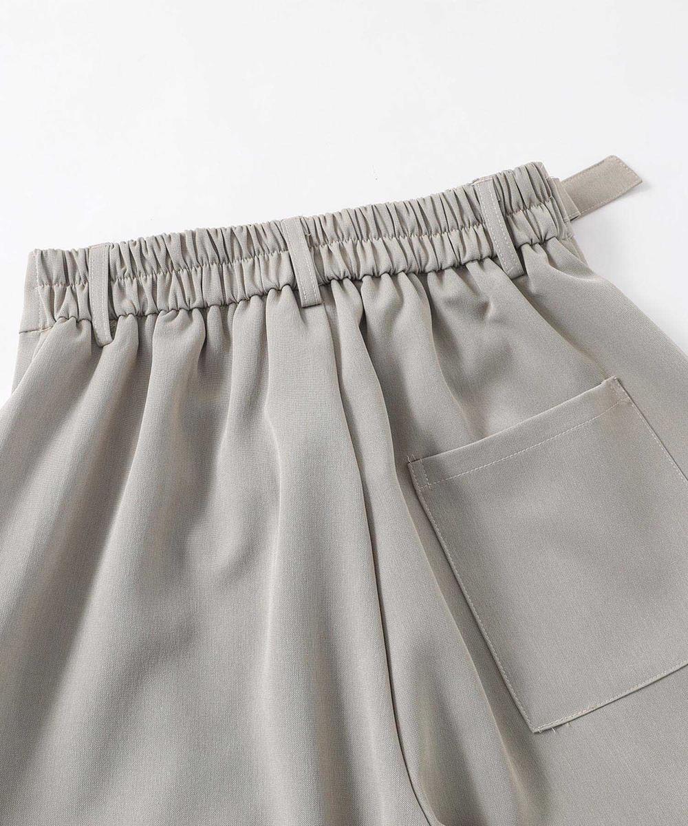 調節ベルト付きワイドタックスラックスパンツ