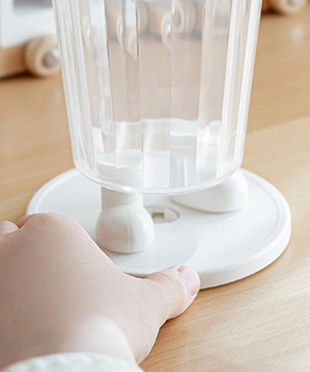 可愛い足の回転ペンホルダー