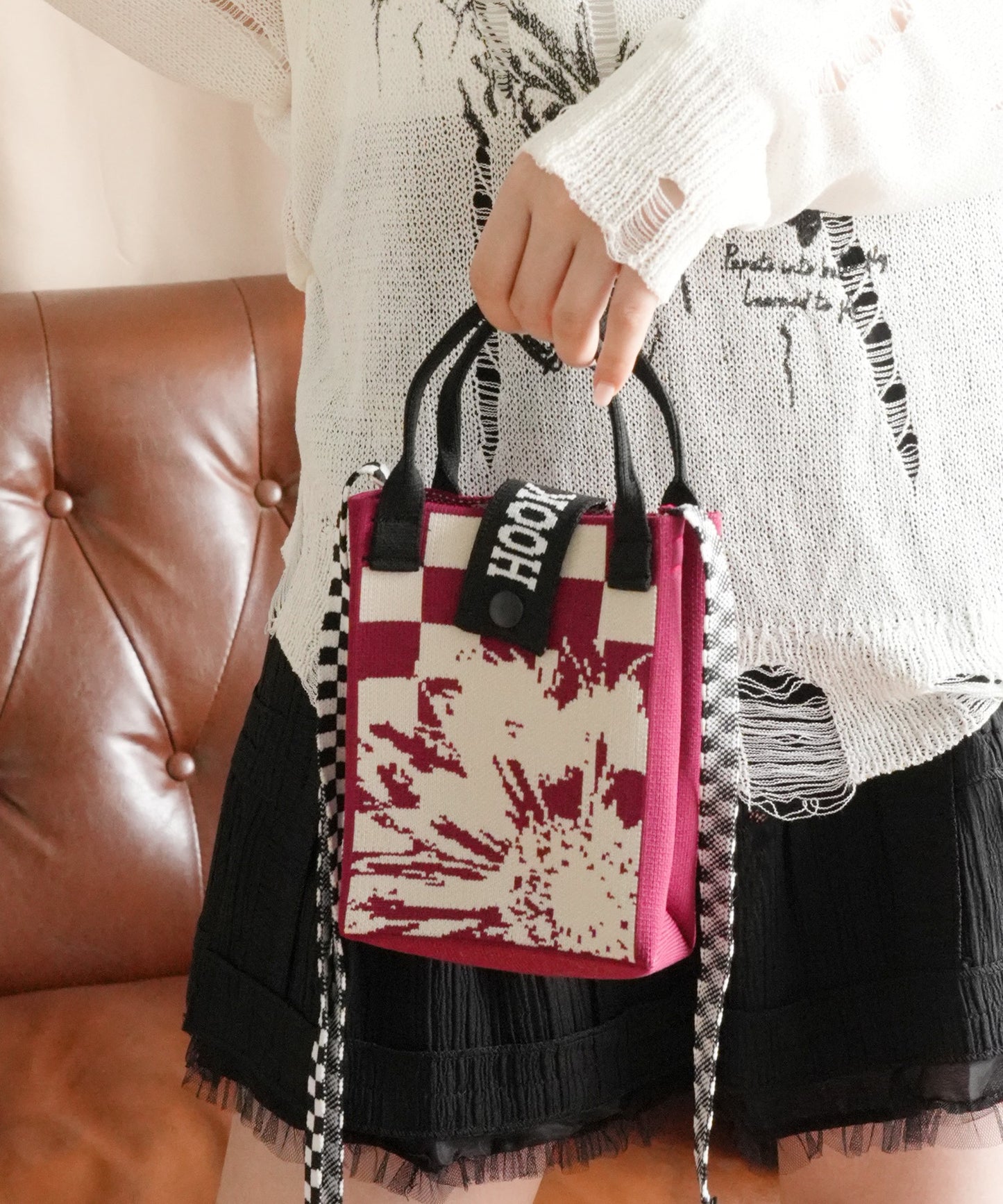 【HOOK -original-】ポップマーガレット総柄ミニショルダーバッグスマホバッグ