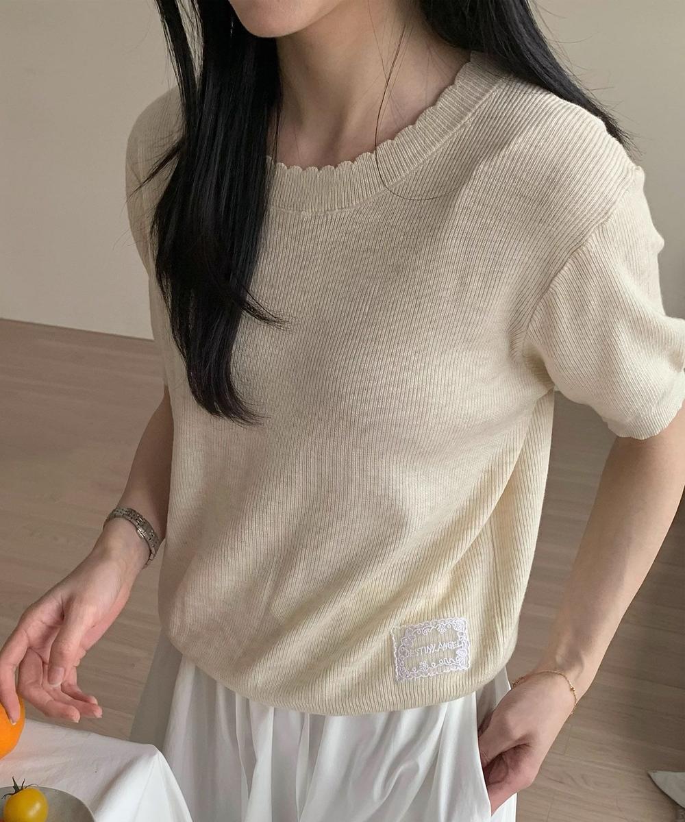 ワッペン付きクルーネック半袖ニットトップス