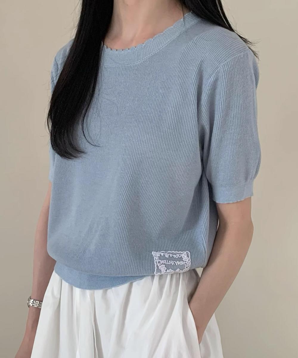 ワッペン付きクルーネック半袖ニットトップス