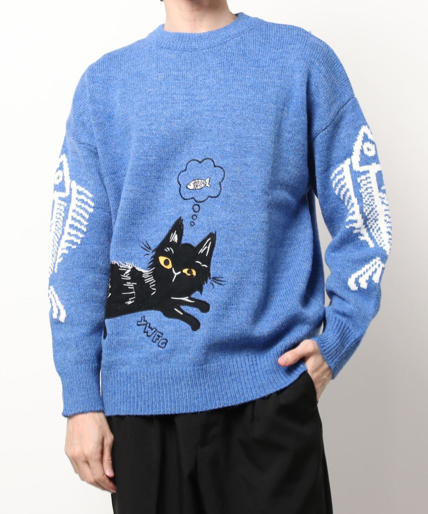 【HOOK】個性派・かわいい猫とサカナ刺繍ニットセーター