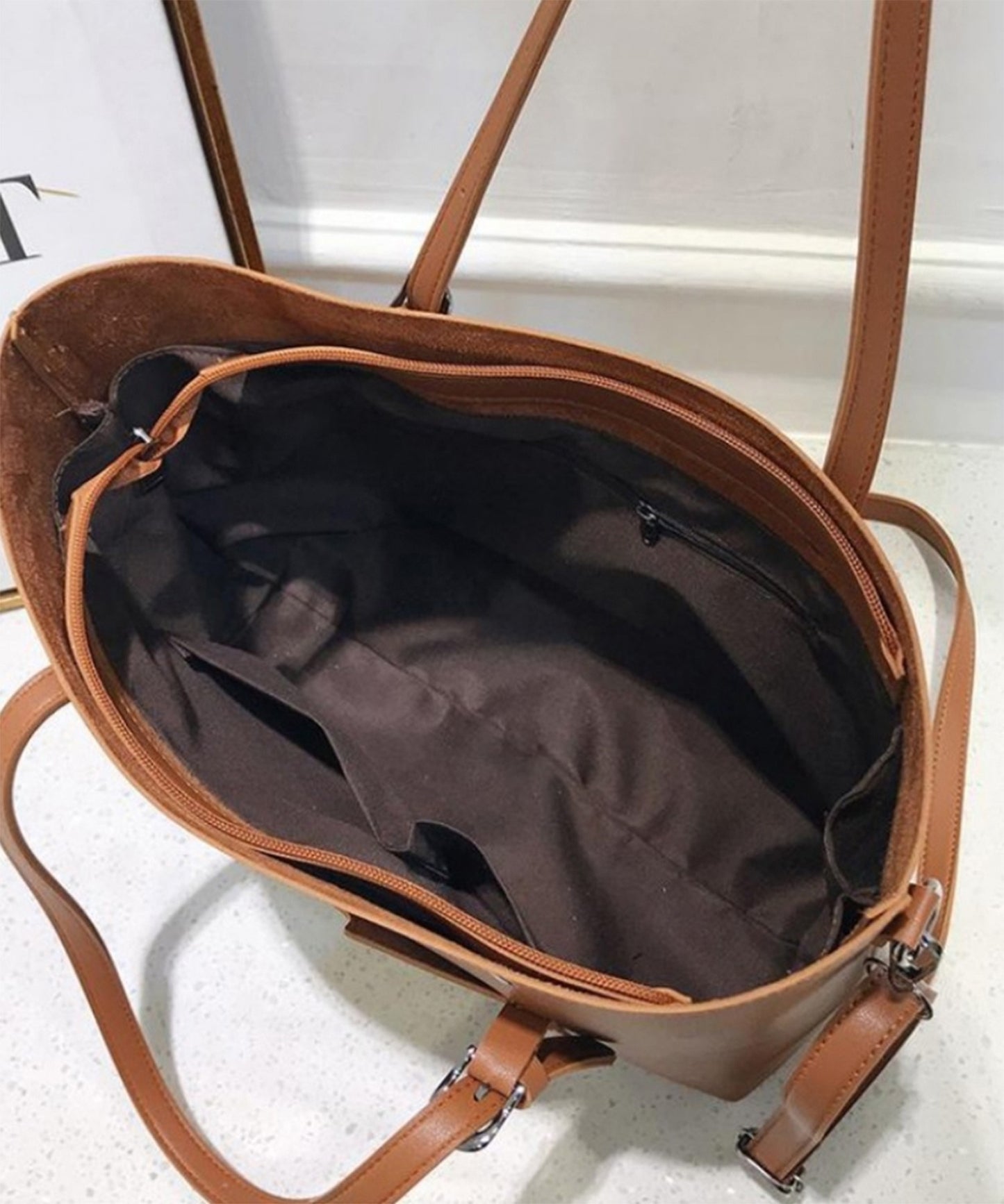 ショルダー紐付きトートバッグ