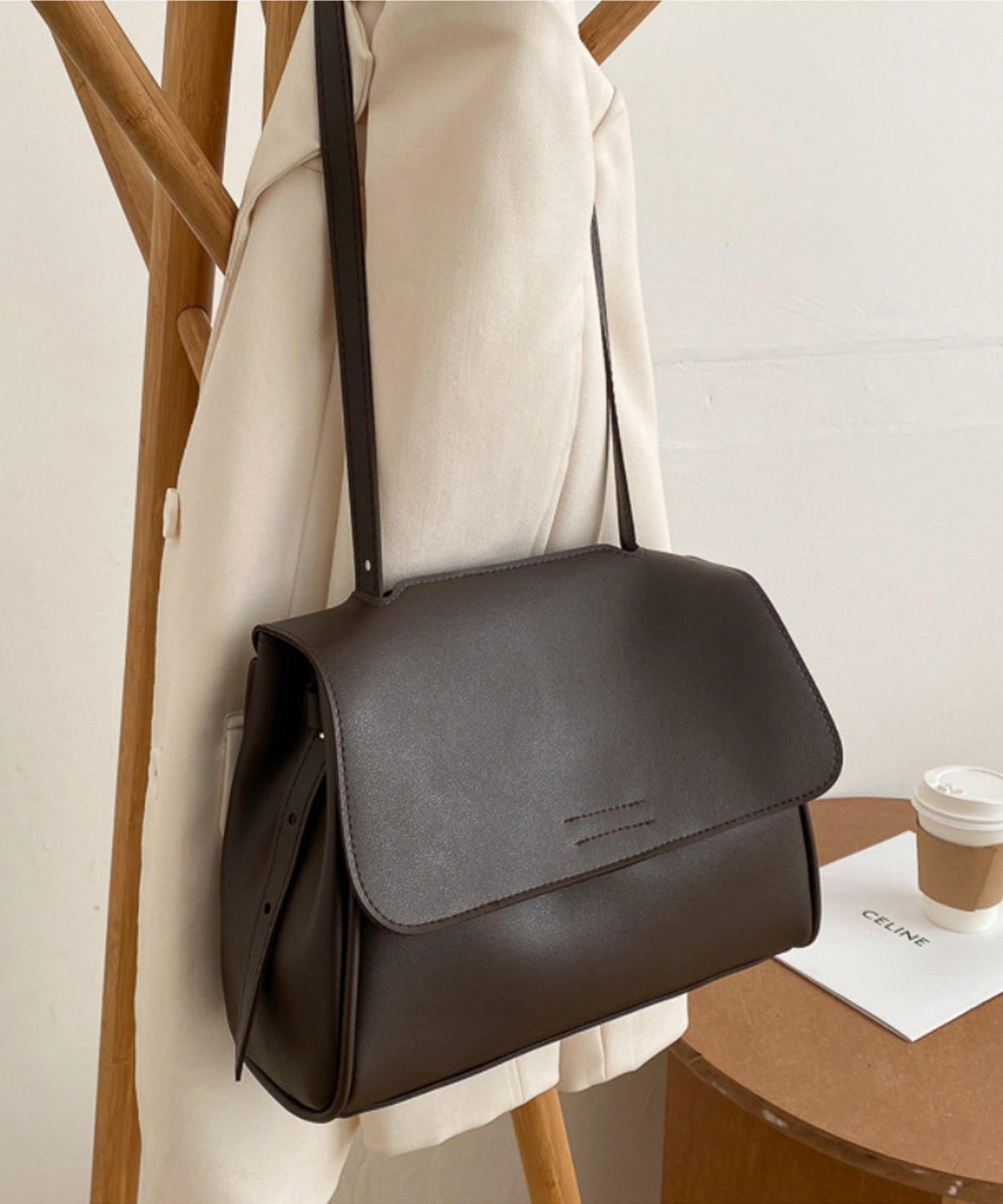 シンプルショルダーバッグ