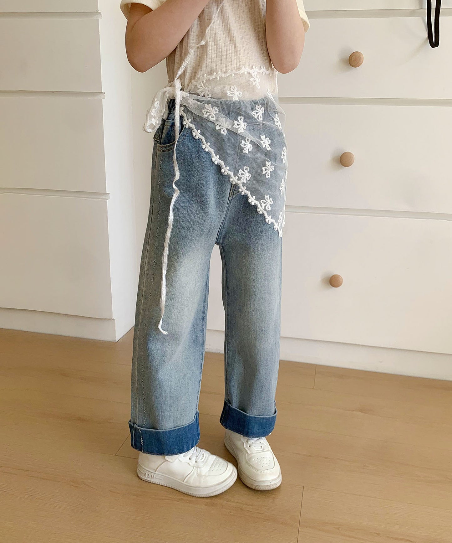 【aimoha-KIDS-】キッズ　レースハンカチ付き　デニムパンツ