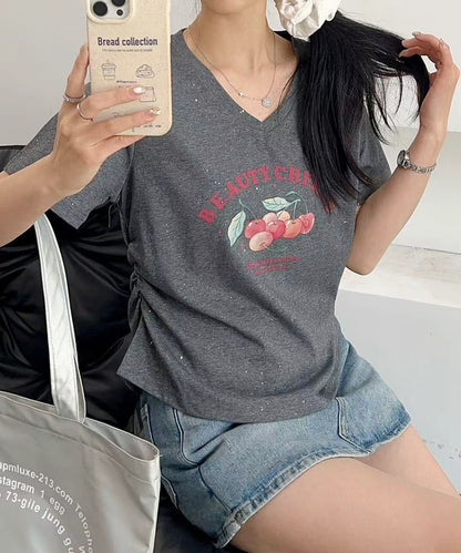 VネックチェリーTシャツ