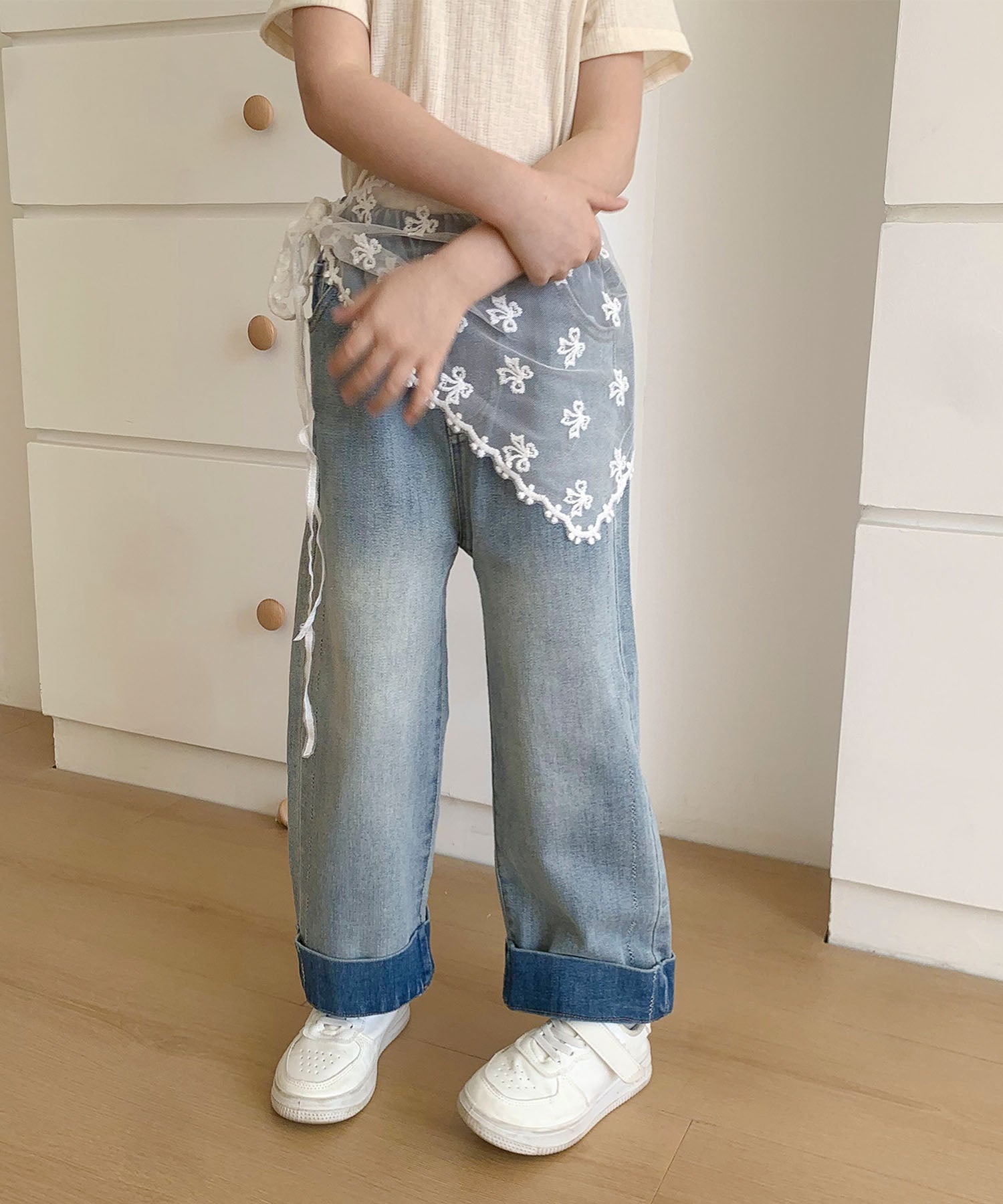 【aimoha-KIDS-】キッズ　レースハンカチ付き　デニムパンツ