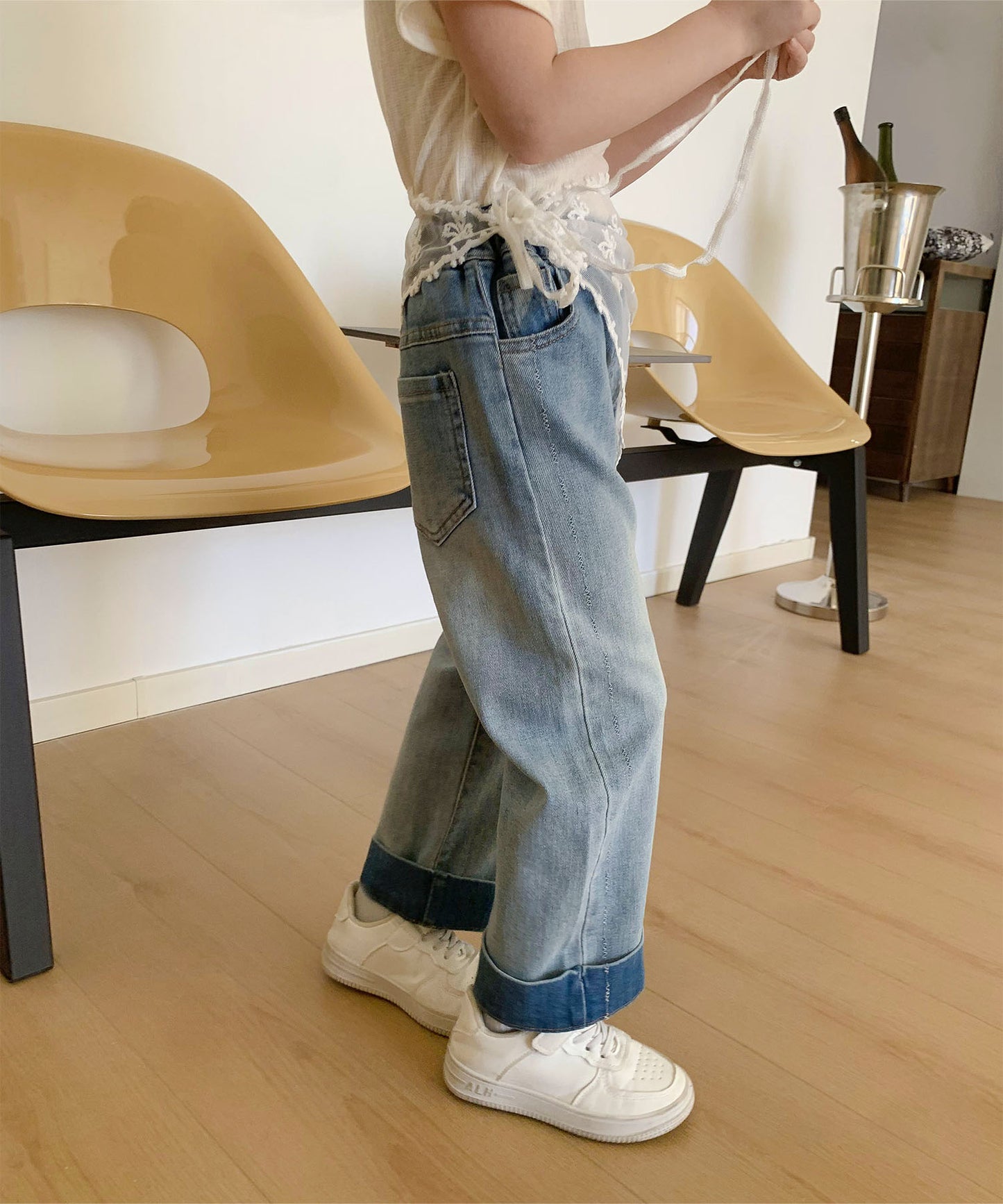 【aimoha-KIDS-】キッズ　レースハンカチ付き　デニムパンツ