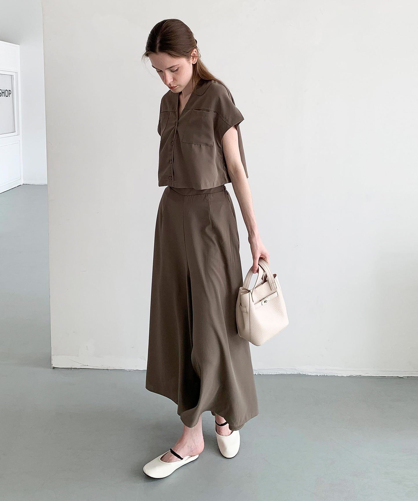 DECADE CLASSIC 半袖ノンカラージャケット＋スカンツワイドパンツ