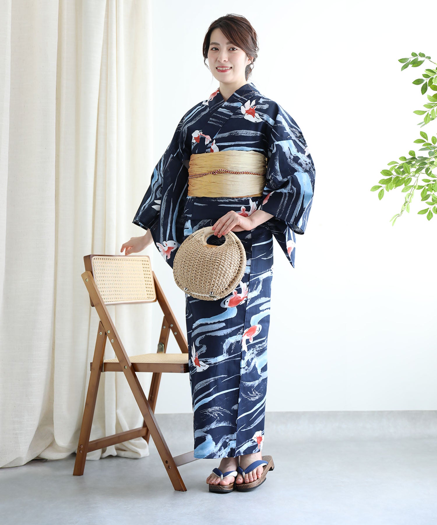 花模様コットン浴衣4点セット ゆかた・へこ帯・下駄・髪飾り