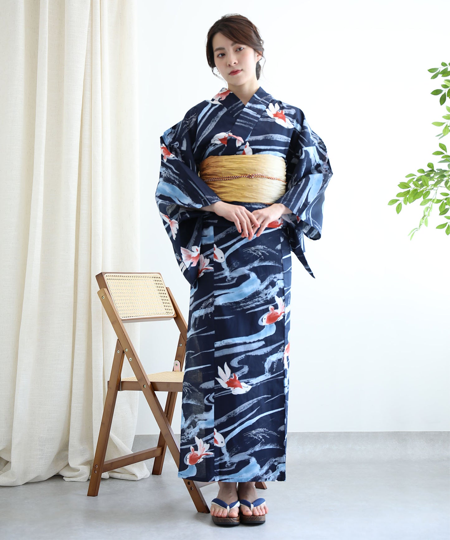 花模様コットン浴衣4点セット ゆかた・へこ帯・下駄・髪飾り
