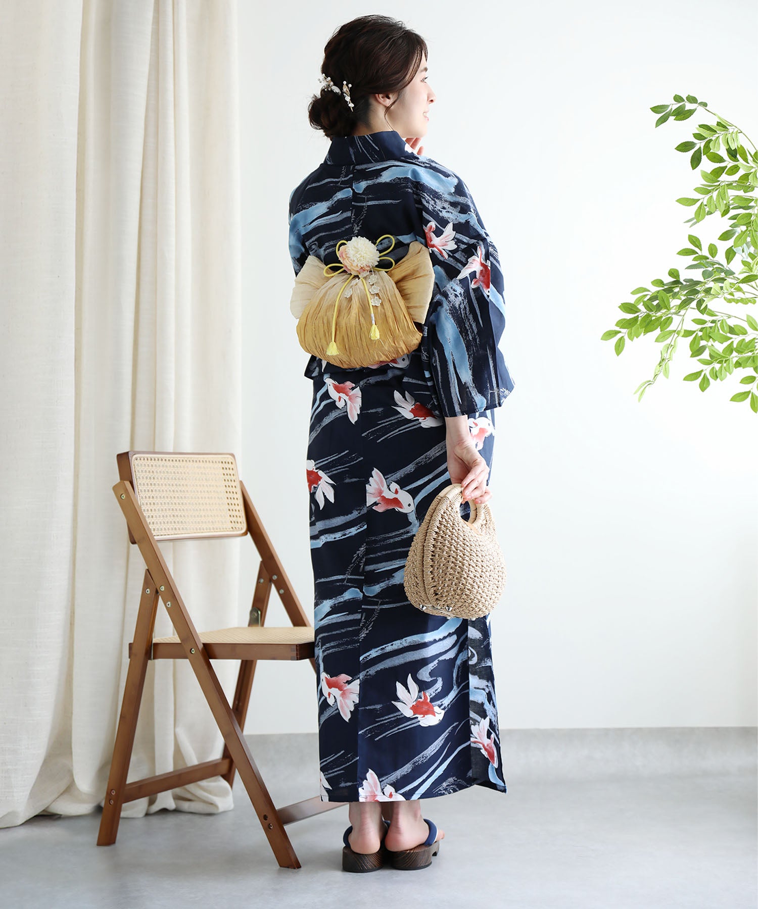 Floral Cotton Yukata 4-Piece Set: Yukata, Hecho Obi, Geta, Hair Ornament