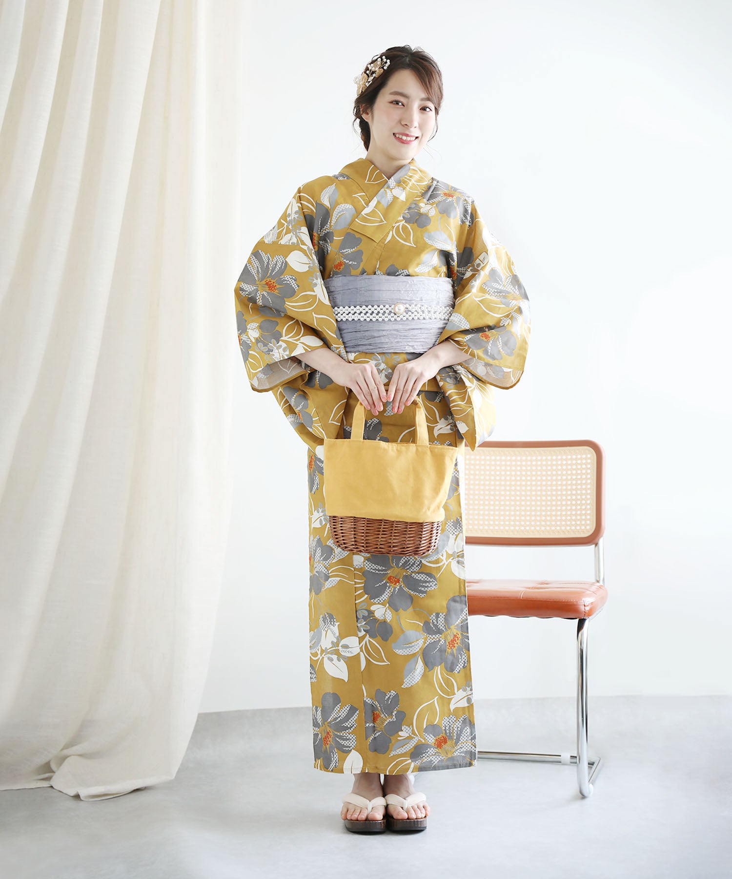 Floral Cotton Yukata 4-Piece Set: Yukata, Hecho Obi, Geta, Hair Ornament
